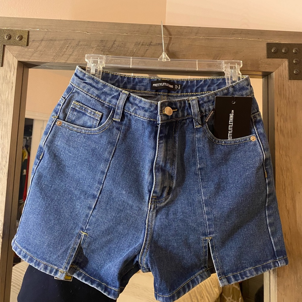 PrettyLittleThing Vintage Wash Denim Split Hem Shorts